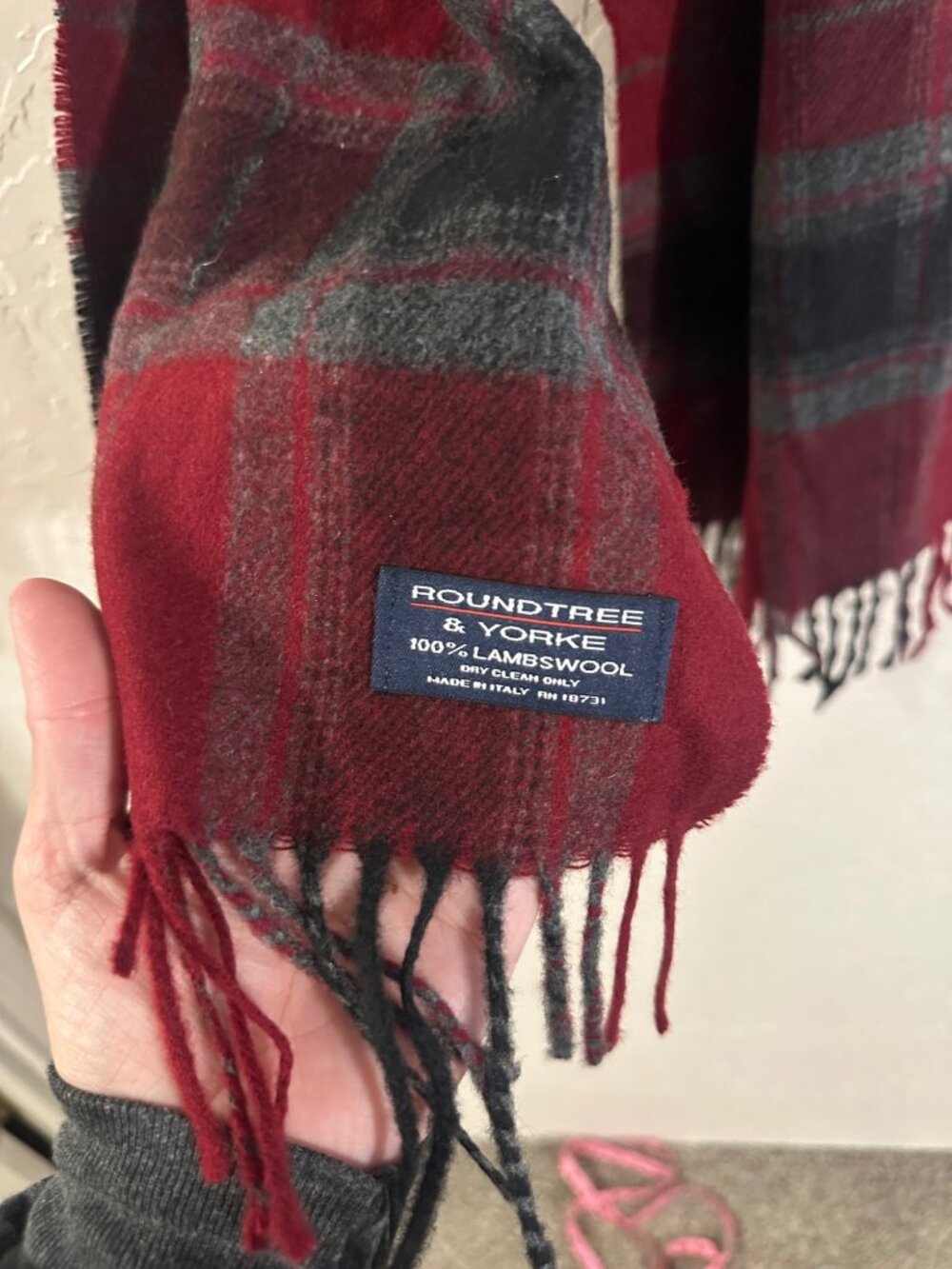 Roundtree & Yorke Lambswool Red & Grey Plaid Fall Winter Plaid Scarf - Picture 3 of 4